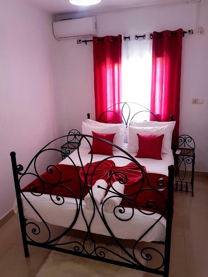 Appartement Makepe Bm 2 Douala Esterno foto